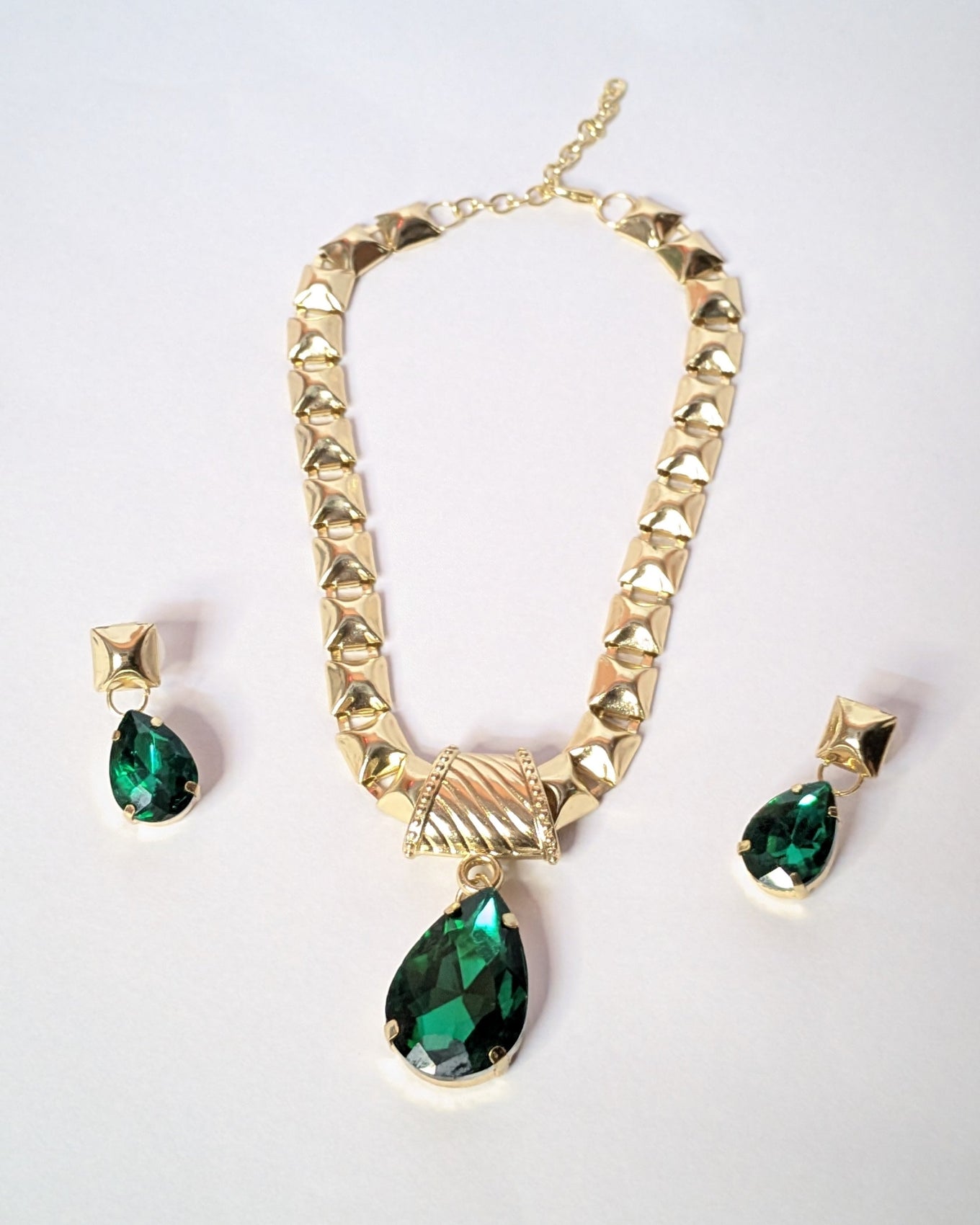 SATI Aesthetics Anti-Tarnish Emerald Crystal Necklace Set With Earrings Golden Green